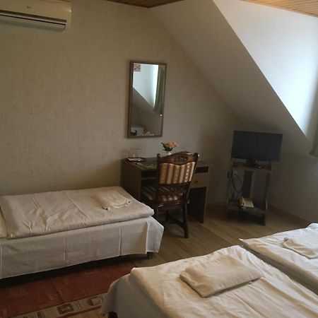 Koller Panzio Hotel Bonyhad Bagian luar foto
