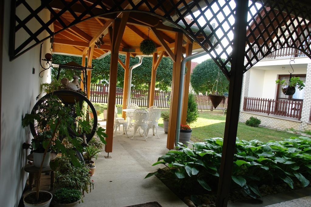 Koller Panzio Hotel Bonyhad Bagian luar foto