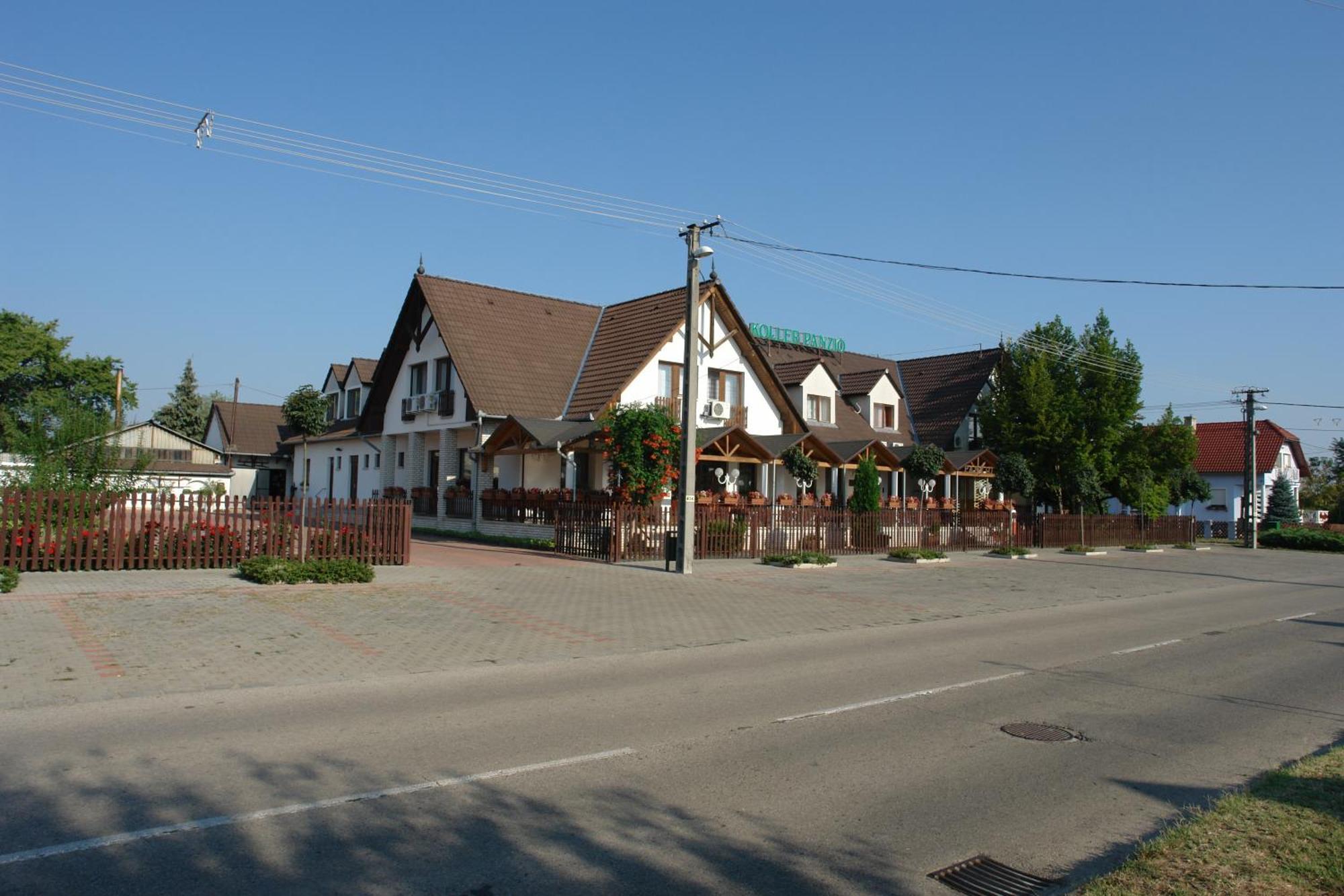 Koller Panzio Hotel Bonyhad Bagian luar foto