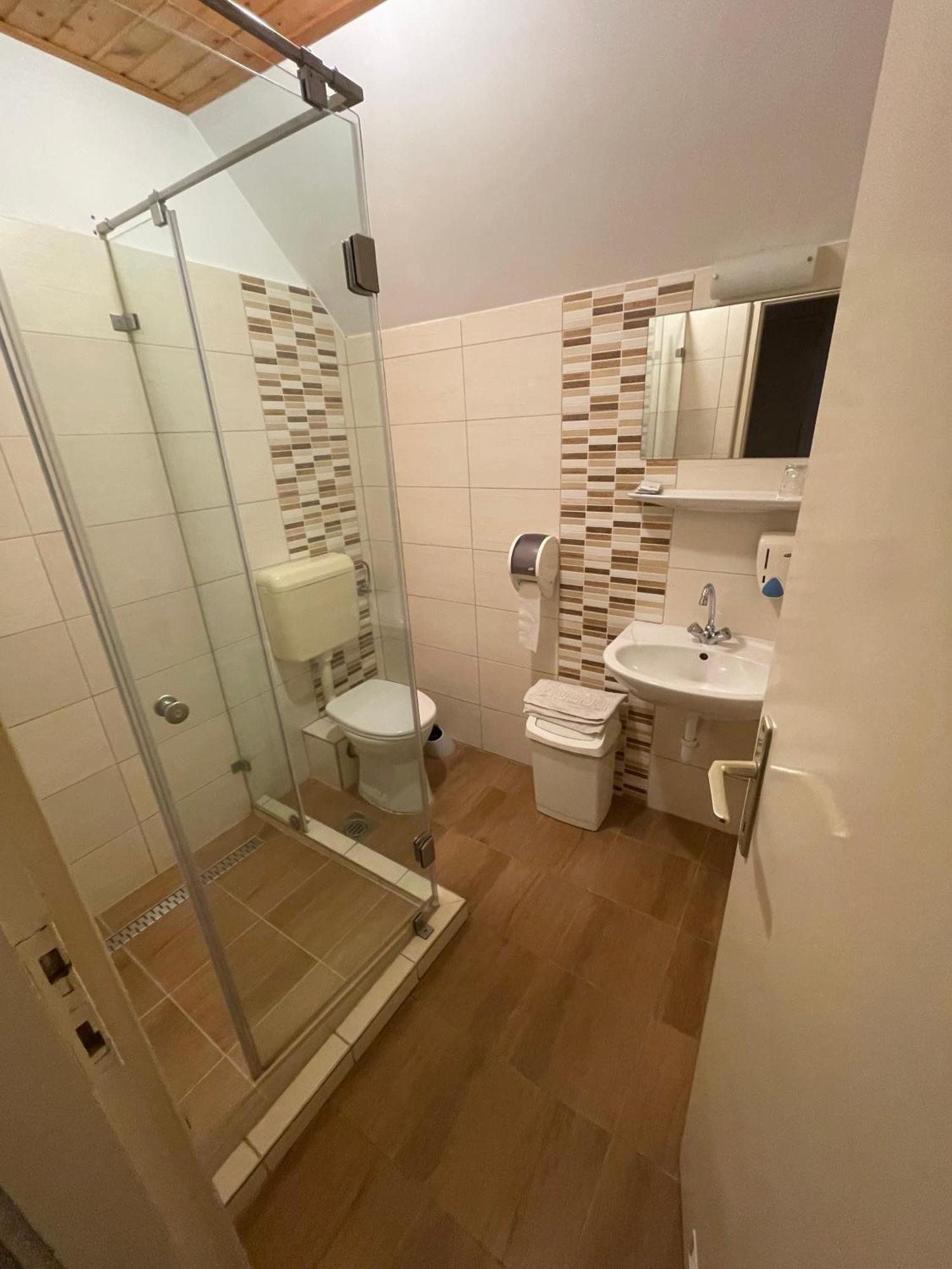 Koller Panzio Hotel Bonyhad Bagian luar foto