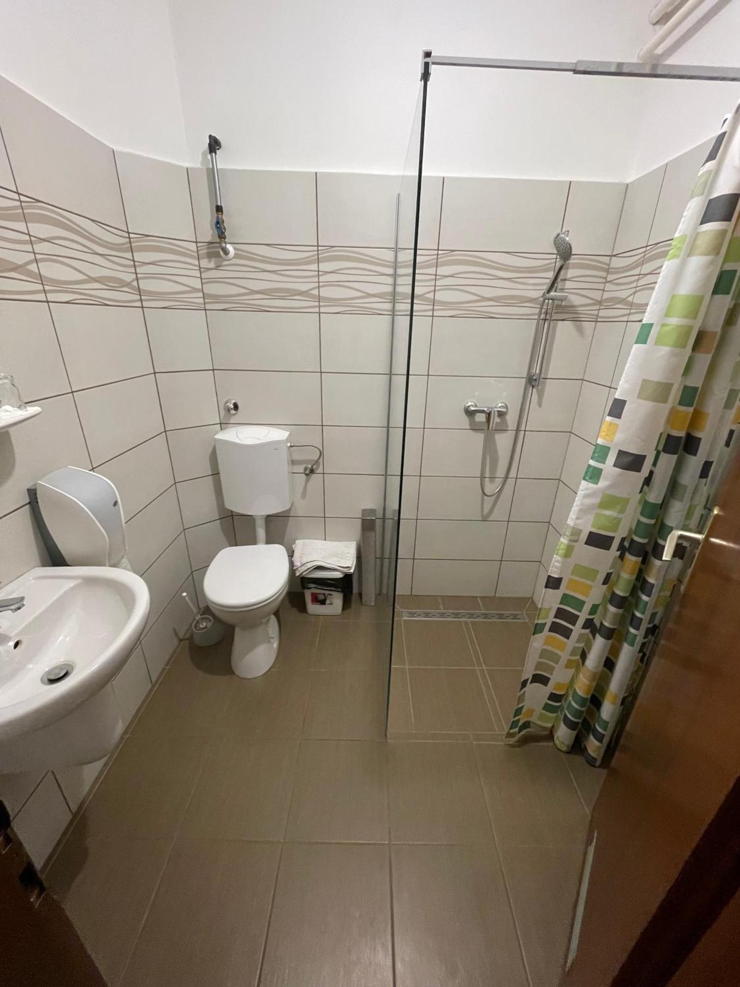 Koller Panzio Hotel Bonyhad Bagian luar foto