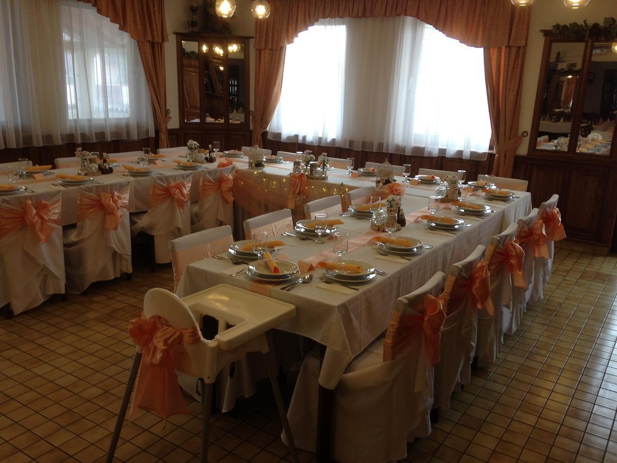 Koller Panzio Hotel Bonyhad Bagian luar foto